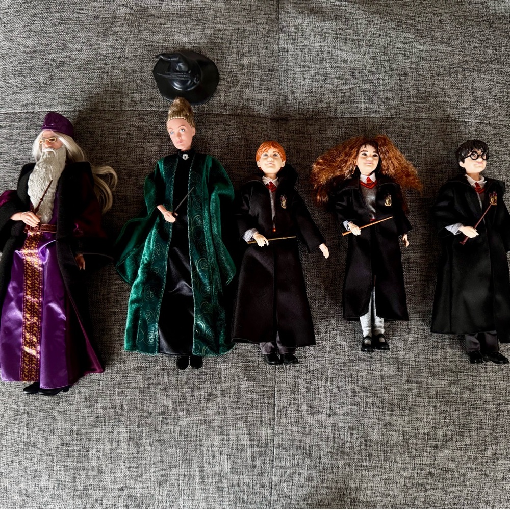 2018 set of Harry Potter wizarding world doll figures by Mattel moveable posable